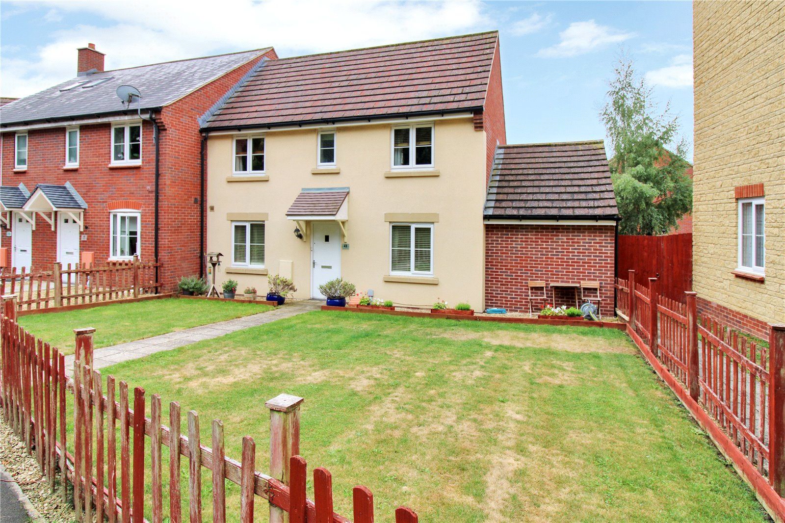 3 bed end terrace house for sale in Fontmell Close, Swindon, Wiltshire
