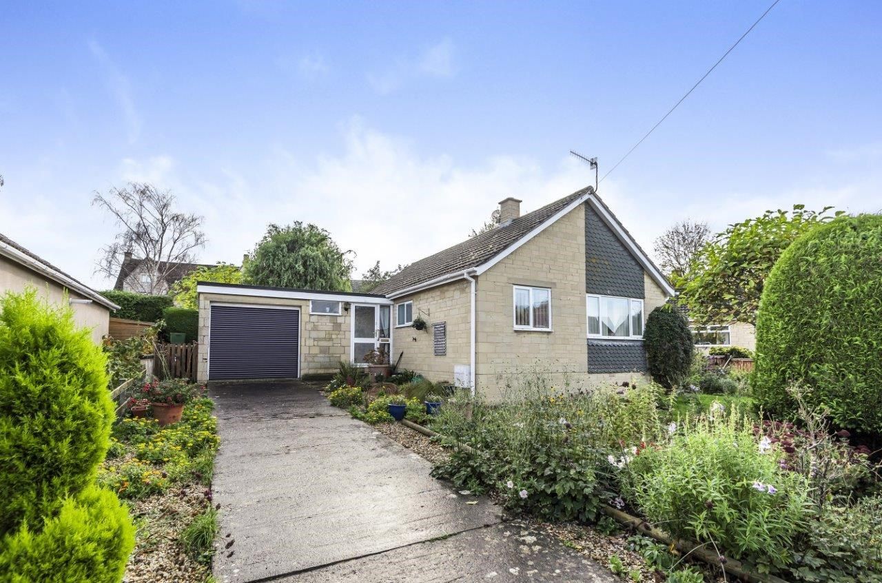 2 bed detached bungalow for sale in Castle Mead, Kings Stanley