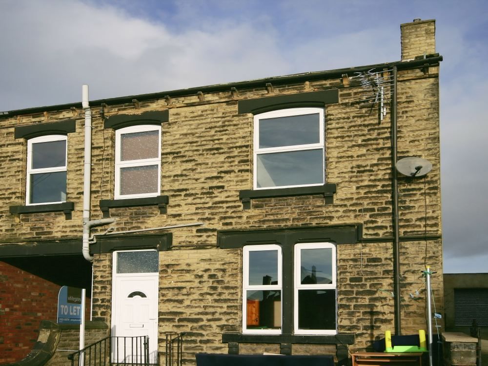 2 bed terraced house to rent in Milton Street, Heckmondwike, West