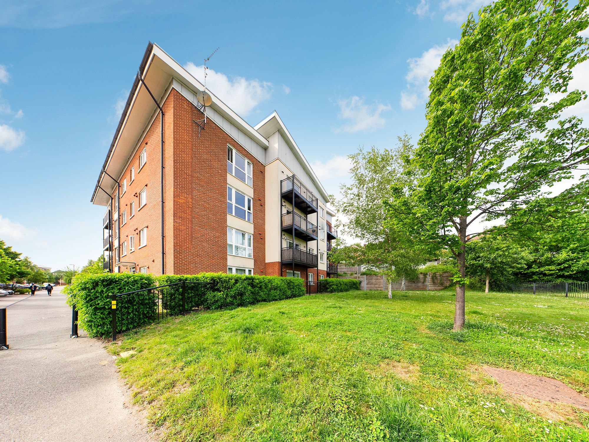 2-bed-flat-to-rent-in-andrews-house-tadros-court-high-wycombe-hp13