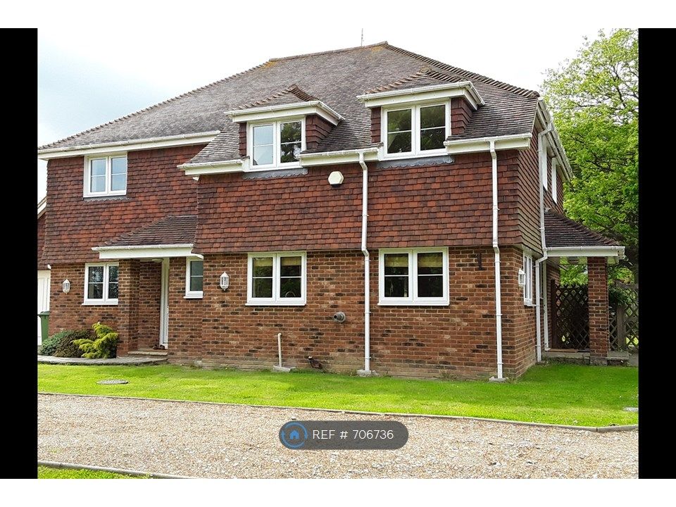 3 bed semidetached house to rent in Kingsnorth Cottages,