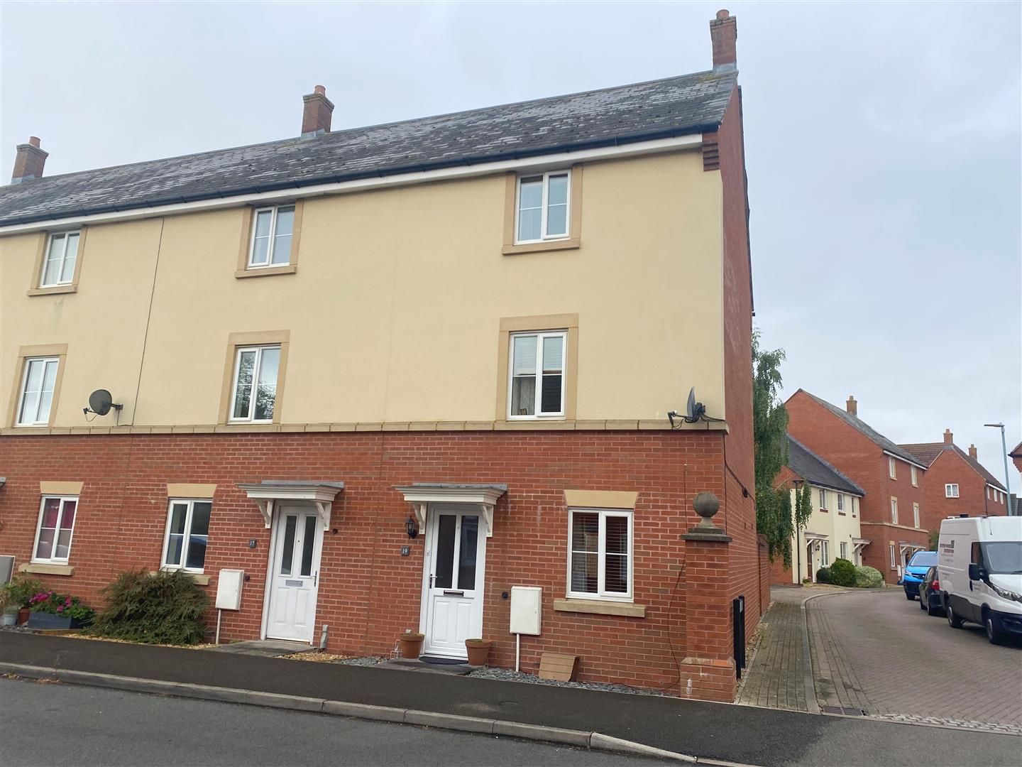 3 bed end terrace house for sale in Crown Road, Walton Cardiff