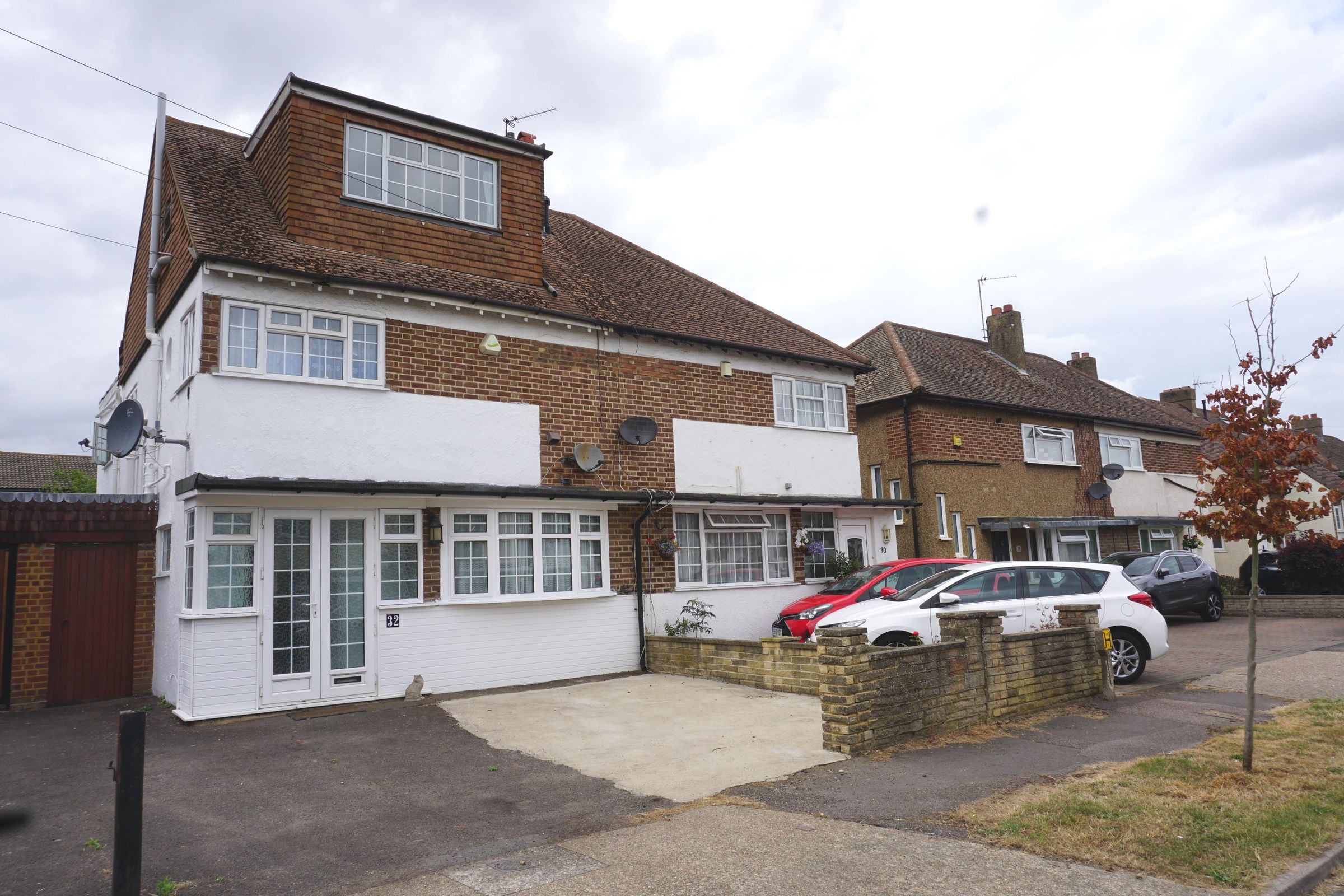 4 bed semidetached house for sale in Grange Road, Chessington KT9 Zoopla
