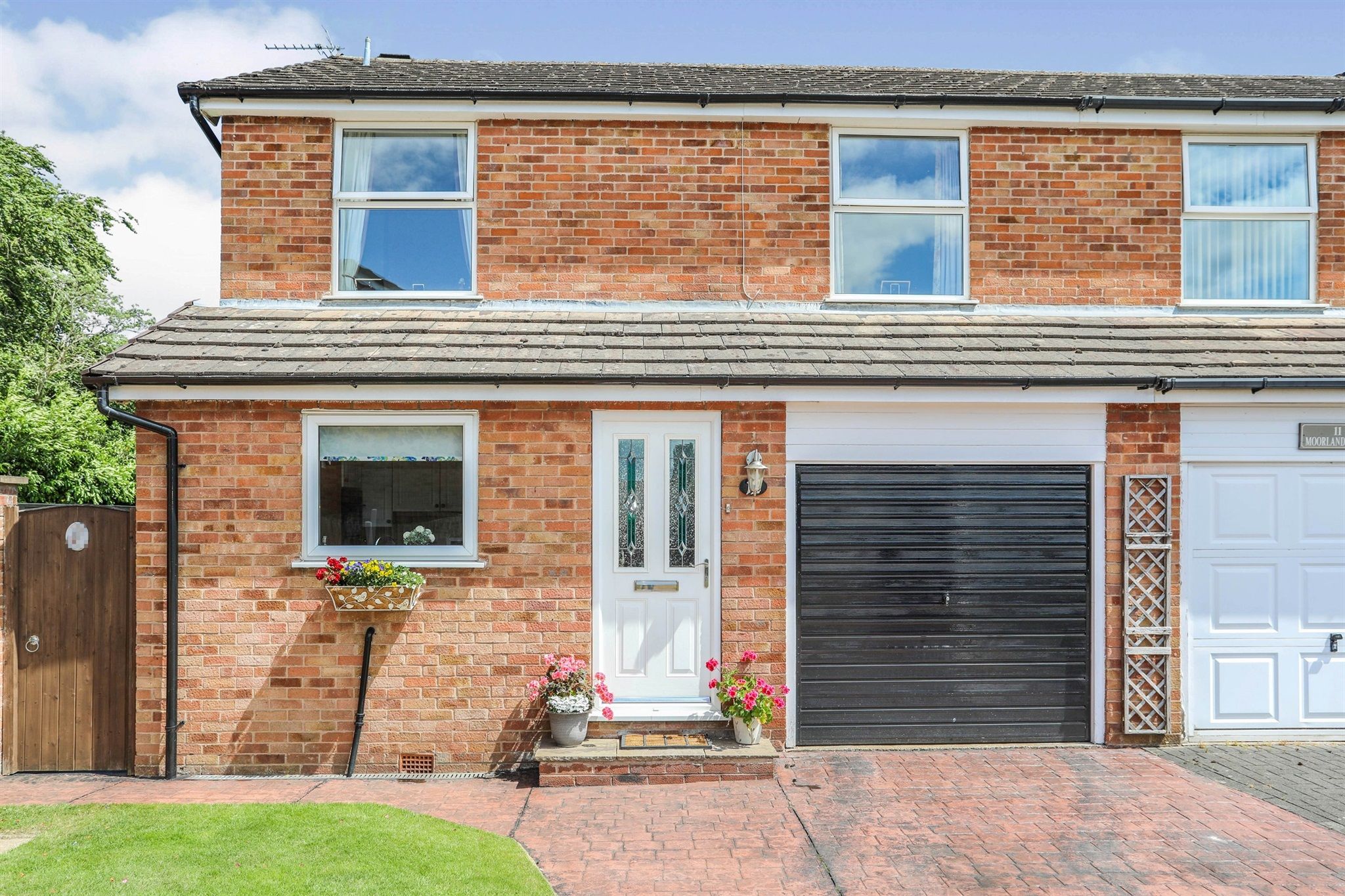 4 bed semidetached house for sale in Moorlands Park, Cuddington