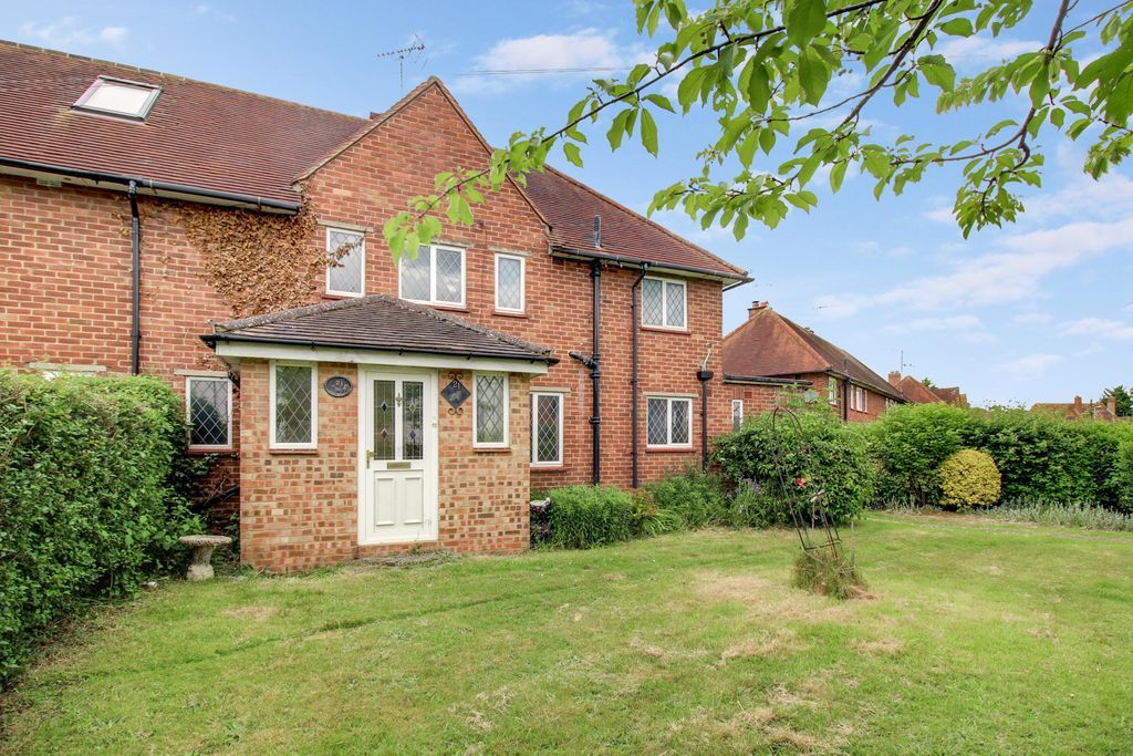 3 bed semidetached house for sale in South Lake Crescent, Woodley