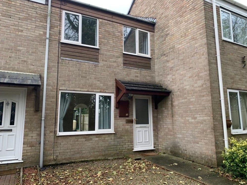 2 bed terraced house for sale in Venns Close, Merlins Bridge
