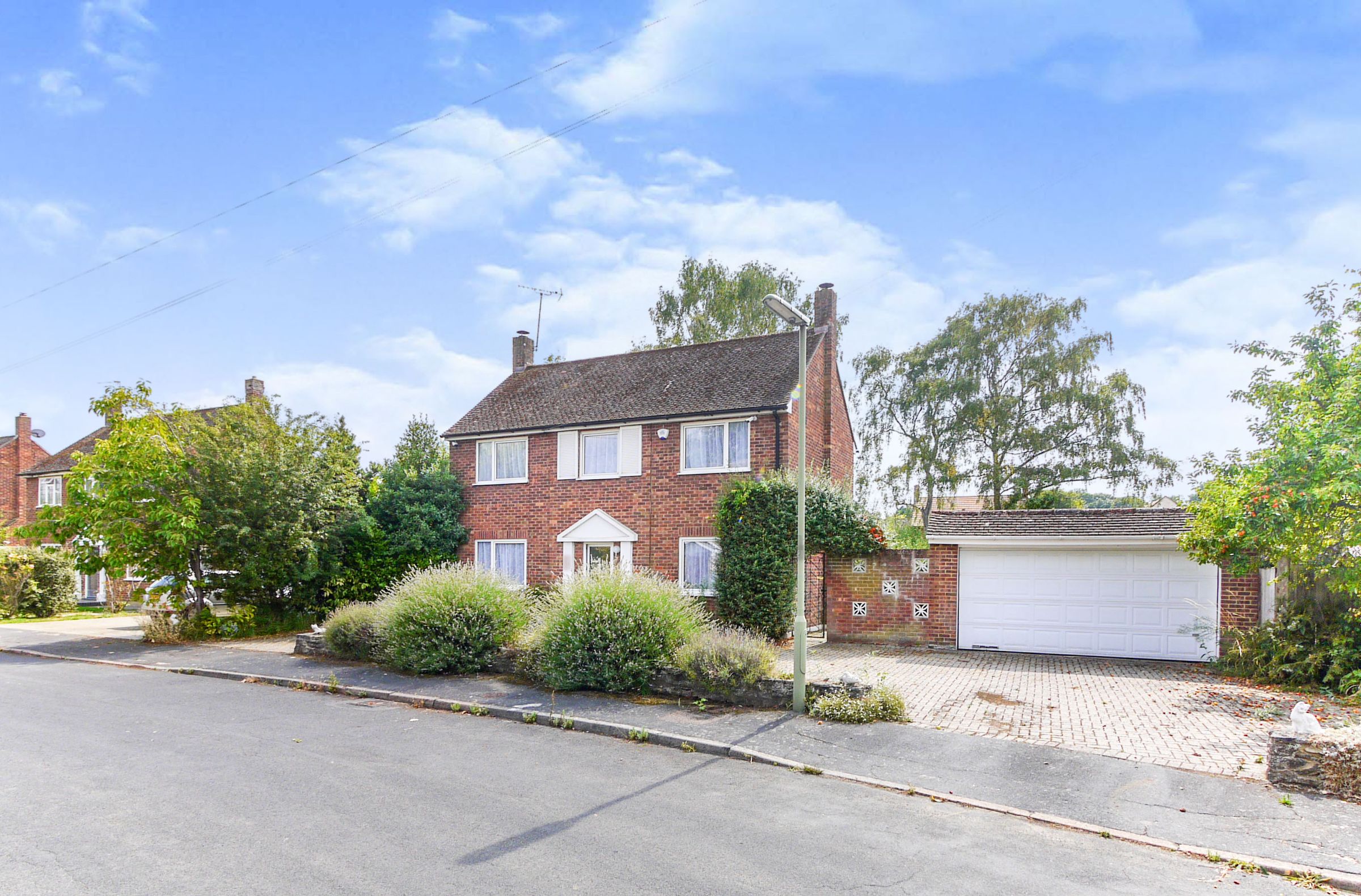 3 bed detached house for sale in Gordon Close, Chertsey KT16 Zoopla