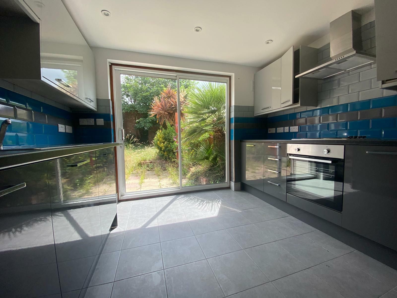 Room to rent in Balfour Road, Hounslow TW3 Zoopla