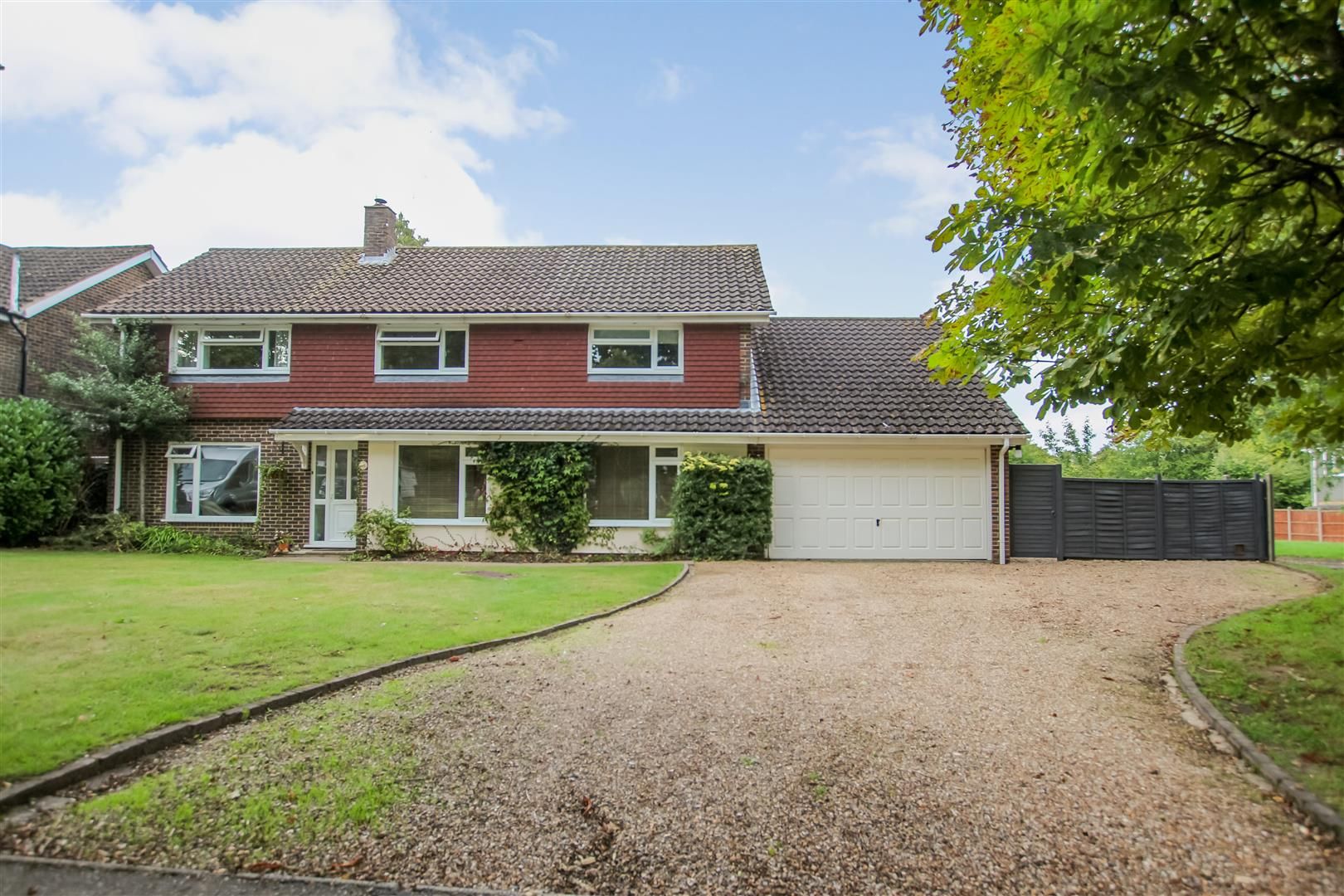 6 bed detached house for sale in Smithbarn, Horsham RH13 Zoopla