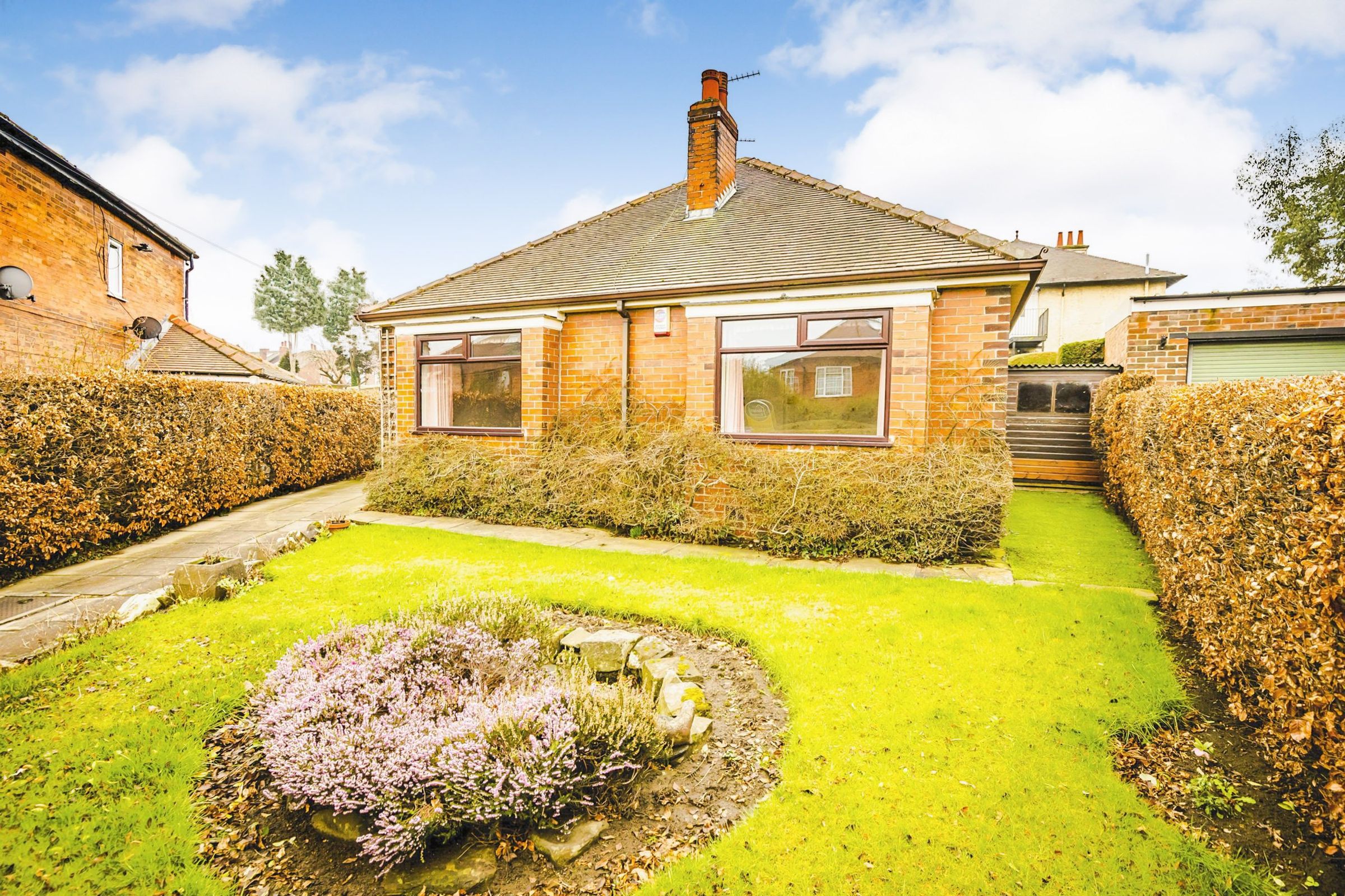 2 bed bungalow for sale in Belle Isle Drive, Wakefield, West Yorkshire