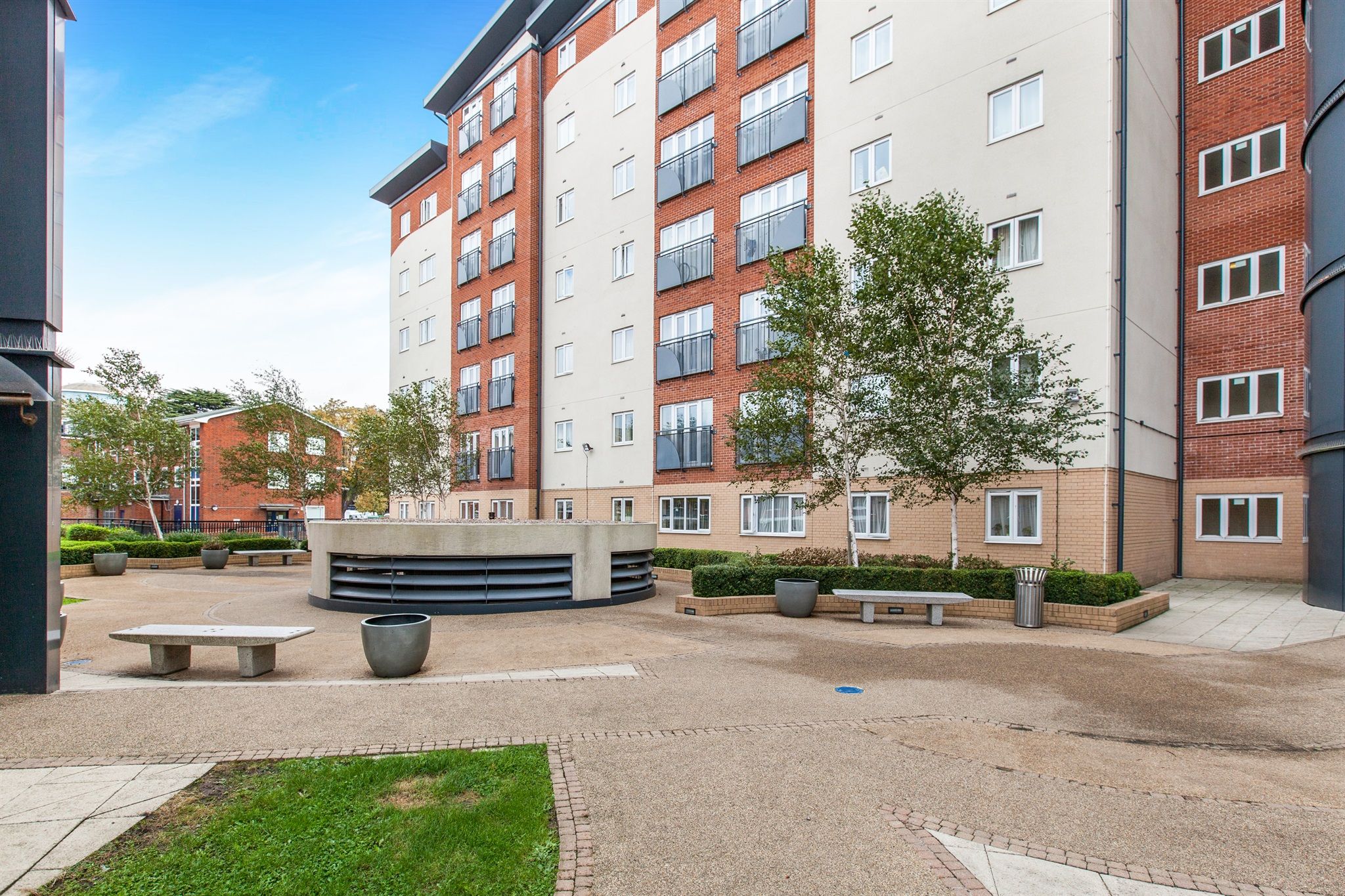 2 bed flat for sale in Aspects Court, Slough SL1 Zoopla