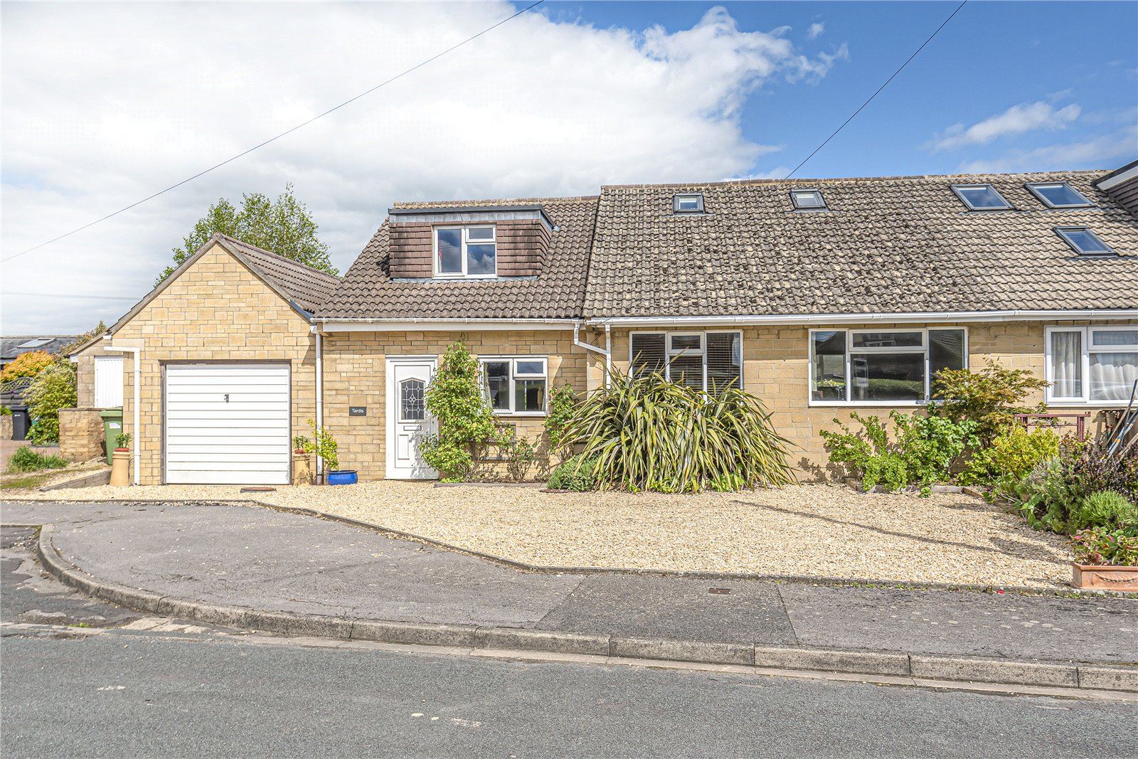 6 bed semidetached house for sale in Meysey Hampton, Gloucestershire