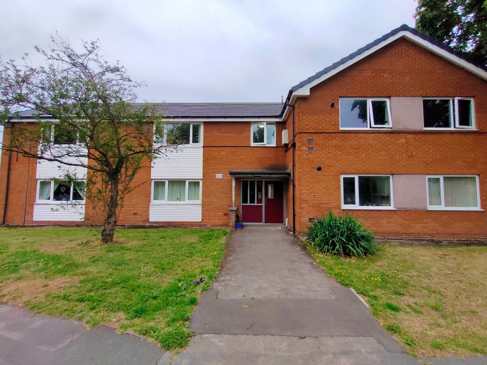 2 bed flat for sale in Stockwell Grove, Wrexham, Wrecsam LL13 Zoopla