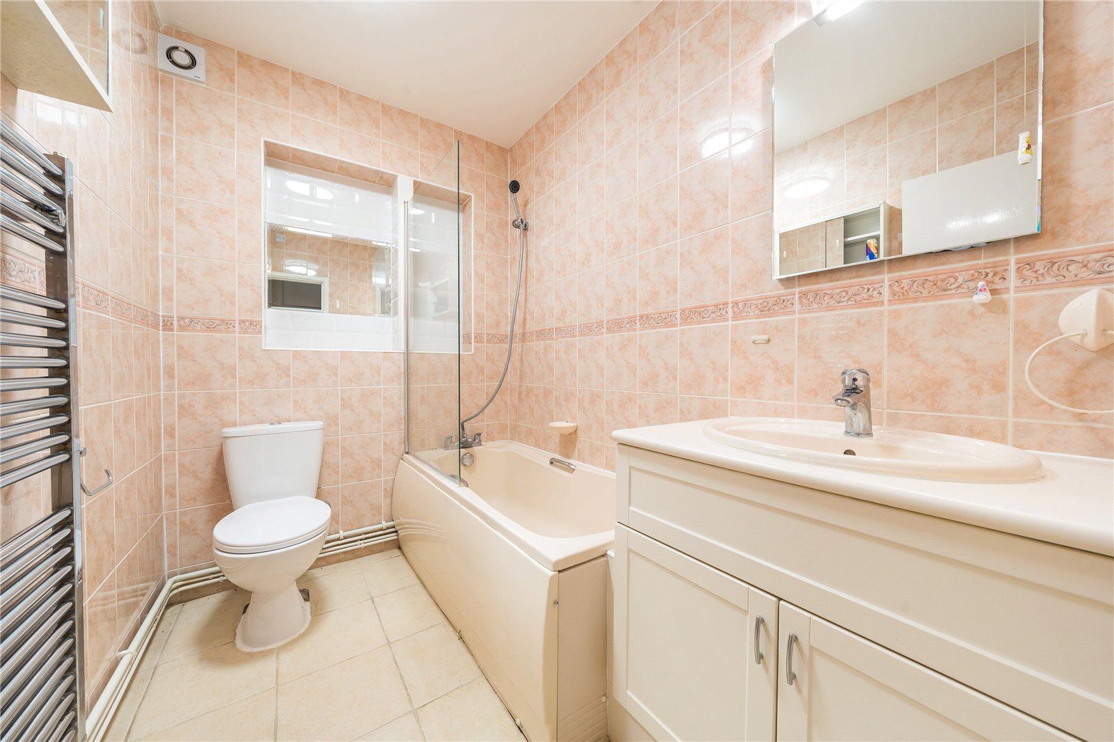 3 bed flat to rent in Parkwood Avenue, Esher KT10 Zoopla