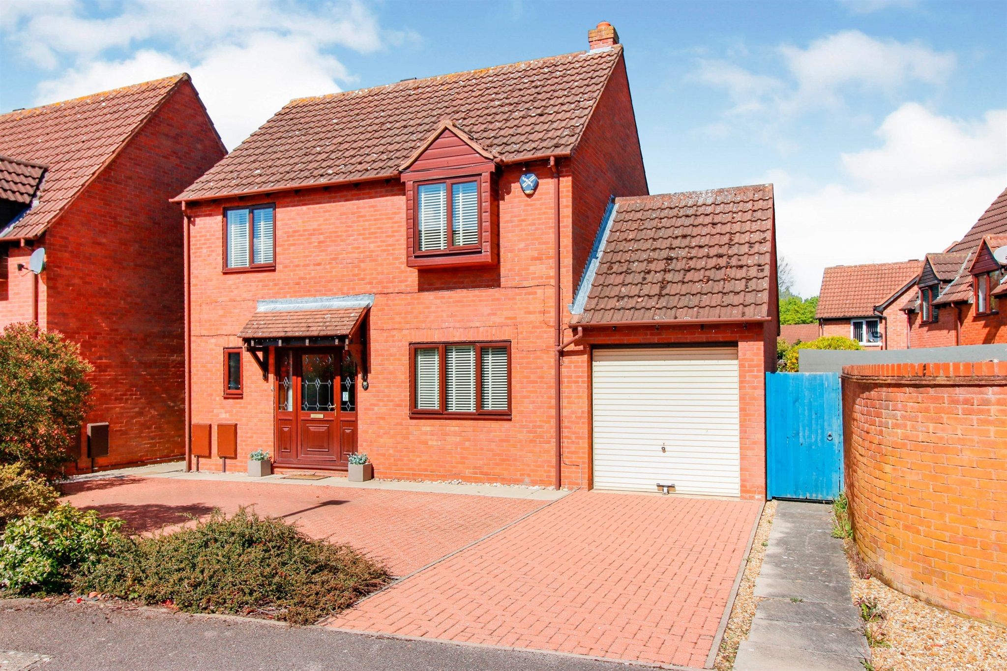 3 bed detached house for sale in Massie Close, Willen Park, Milton