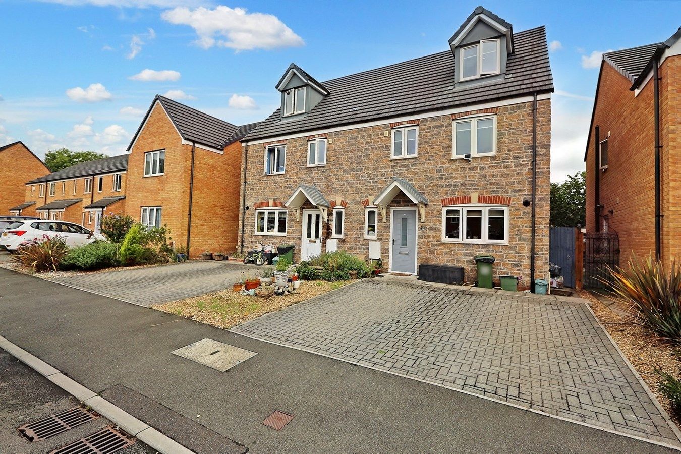 4 bed town house for sale in Ymyl Yr Afon, Hawthorn, Pontypridd CF37
