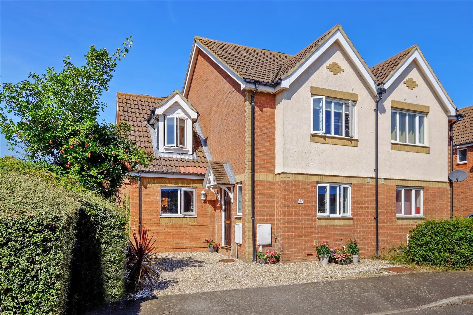 3 bed semidetached house for sale in Columbine Close, Seasalter