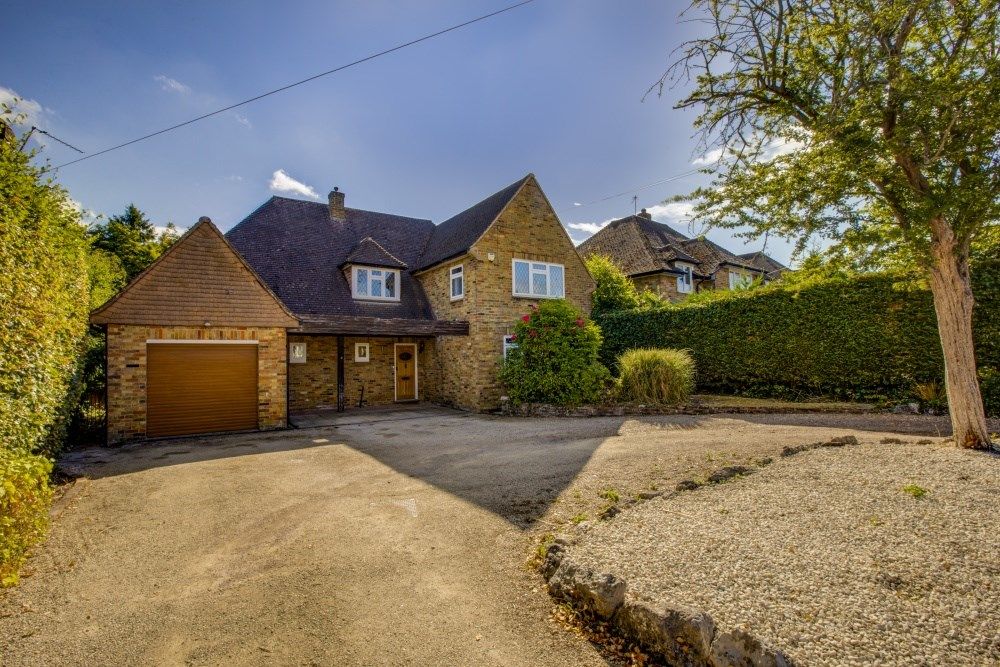 4 bed detached house for sale in Ninnings Road, Chalfont St Peter SL9