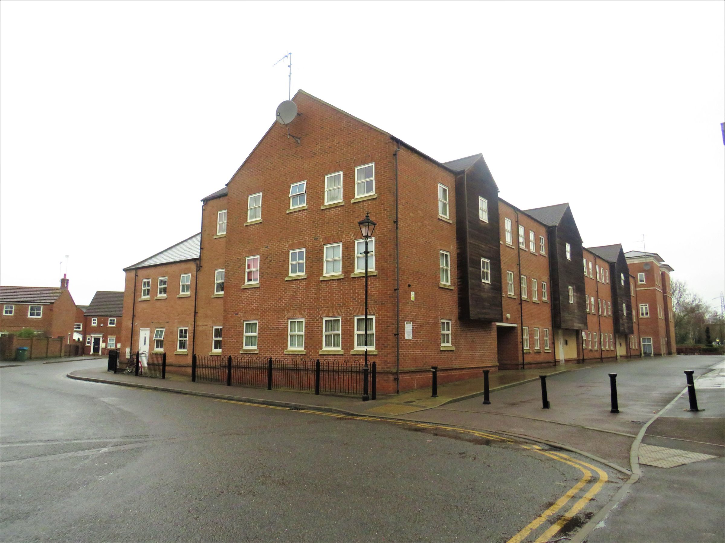 2 bed flat to rent in Pine Street, Fairford Leys, Aylesbury HP19 Zoopla