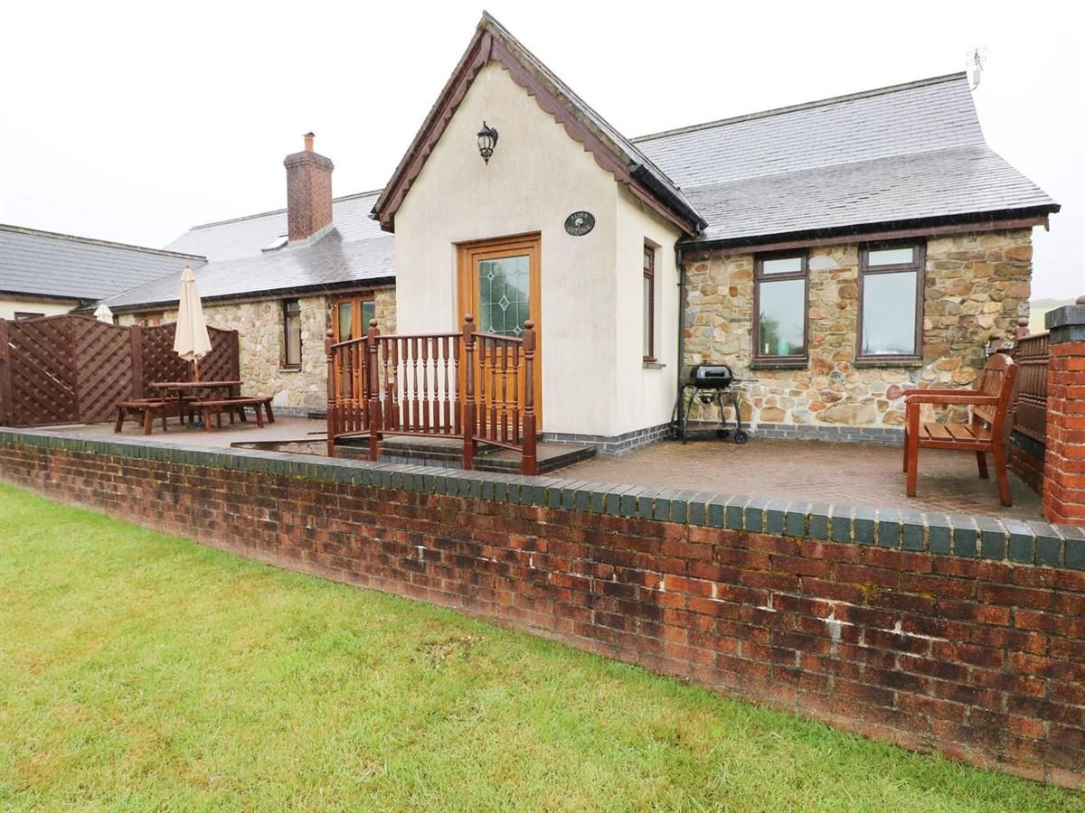 4 bed semidetached house to rent in Crwbin, Kidwelly SA17 Zoopla