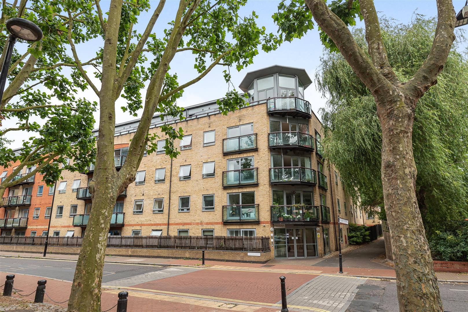 2 bed flat for sale in Rotherhithe Street, London SE16 Zoopla