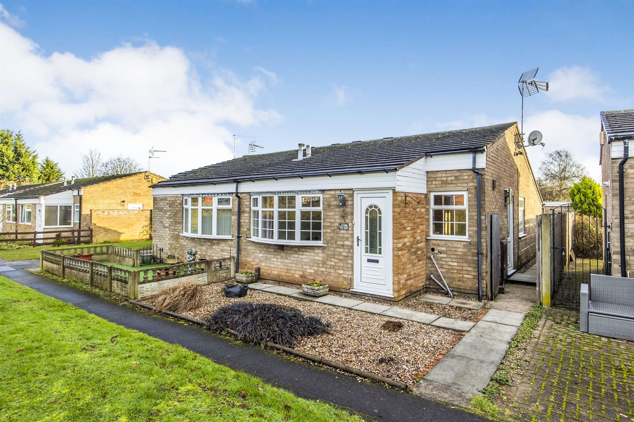 2 bed semidetached bungalow for sale in Field Avenue, Hucknall