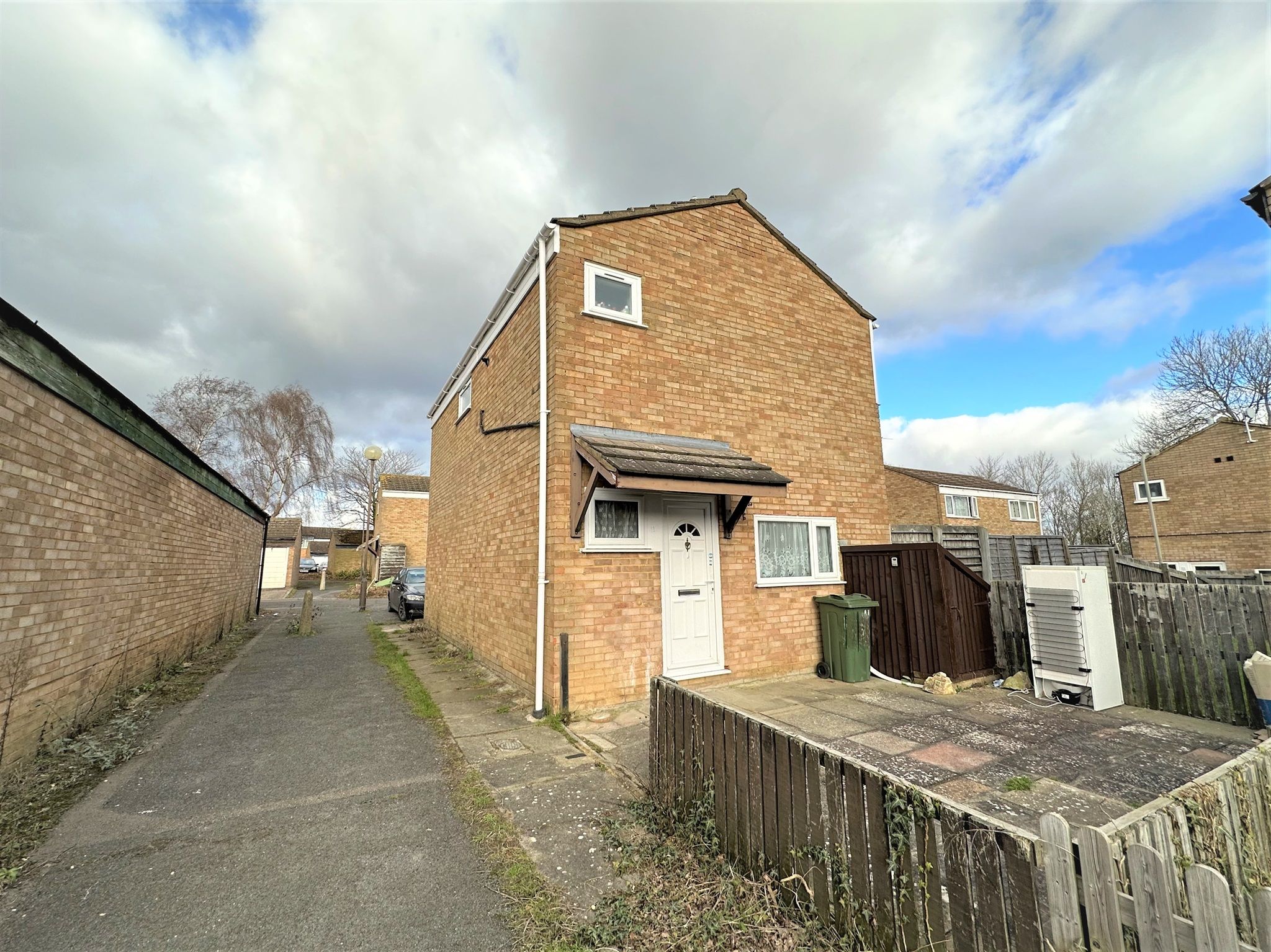 3 bed semidetached house for sale in Buckingham Gate, Eaglestone