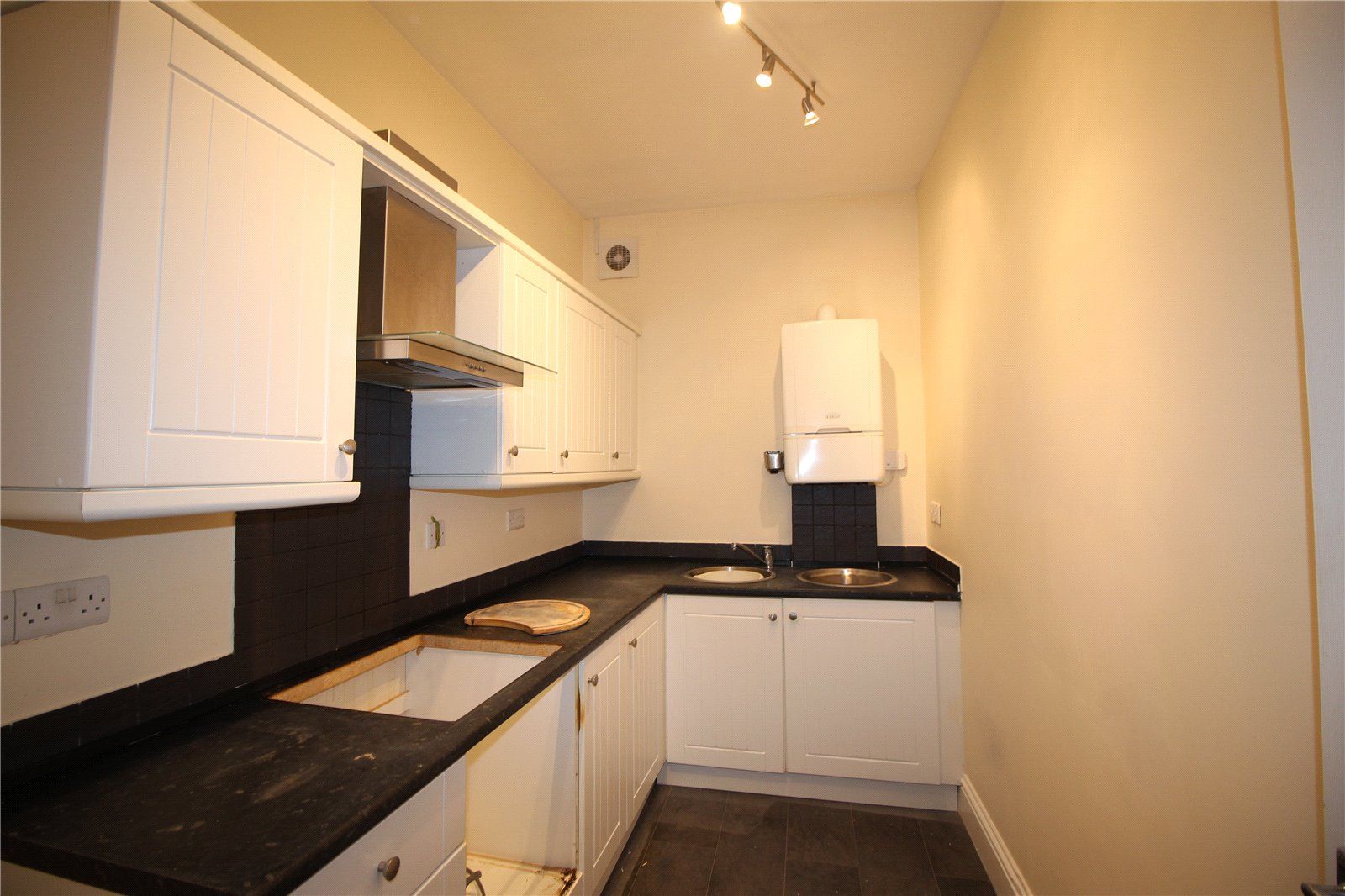 2 bed flat to rent in High Street, EX34 Zoopla