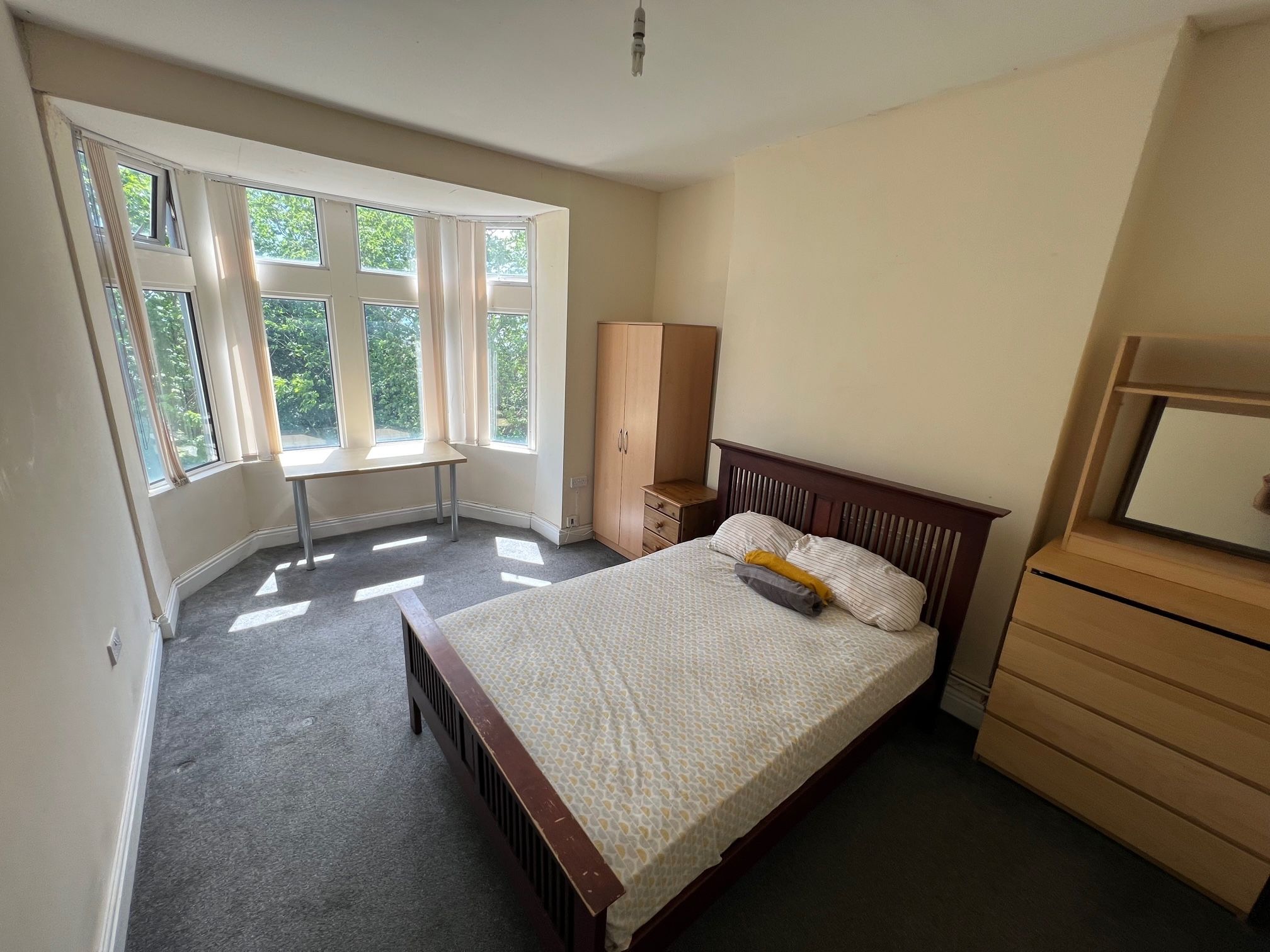 4 bed terraced house to rent in The Promenade, Mount Pleasant, Swansea