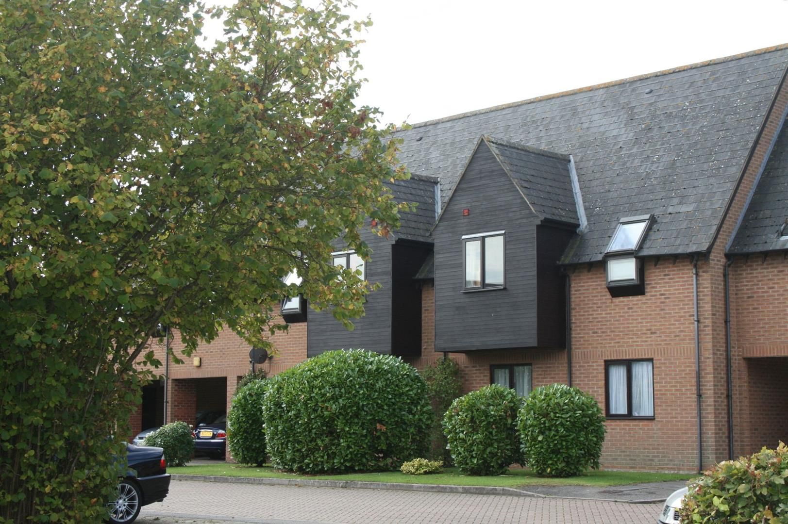 2 bed flat to rent in Poplars Close, Stone, Aylesbury HP17 Zoopla