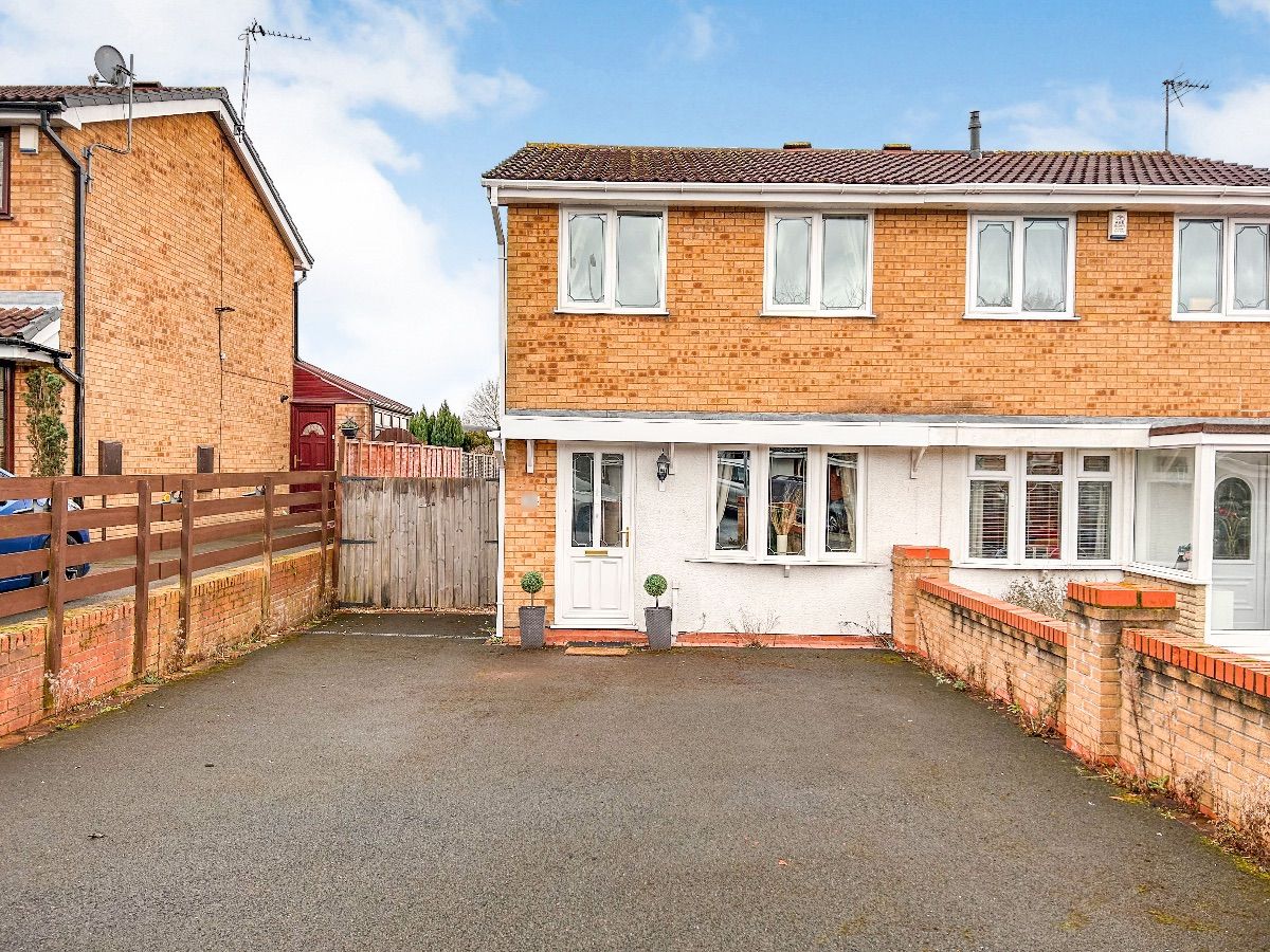 2 bed semidetached house to rent in Roach Close, Brierley Hill DY5