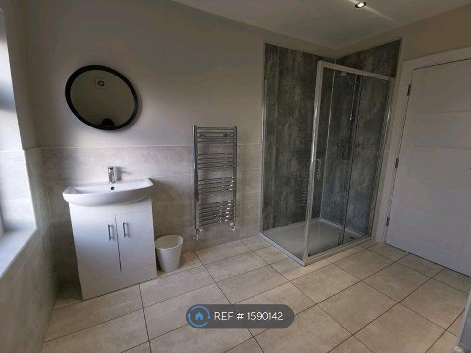 Room to rent in Albert Villas, Thorne, Doncaster DN8 Zoopla