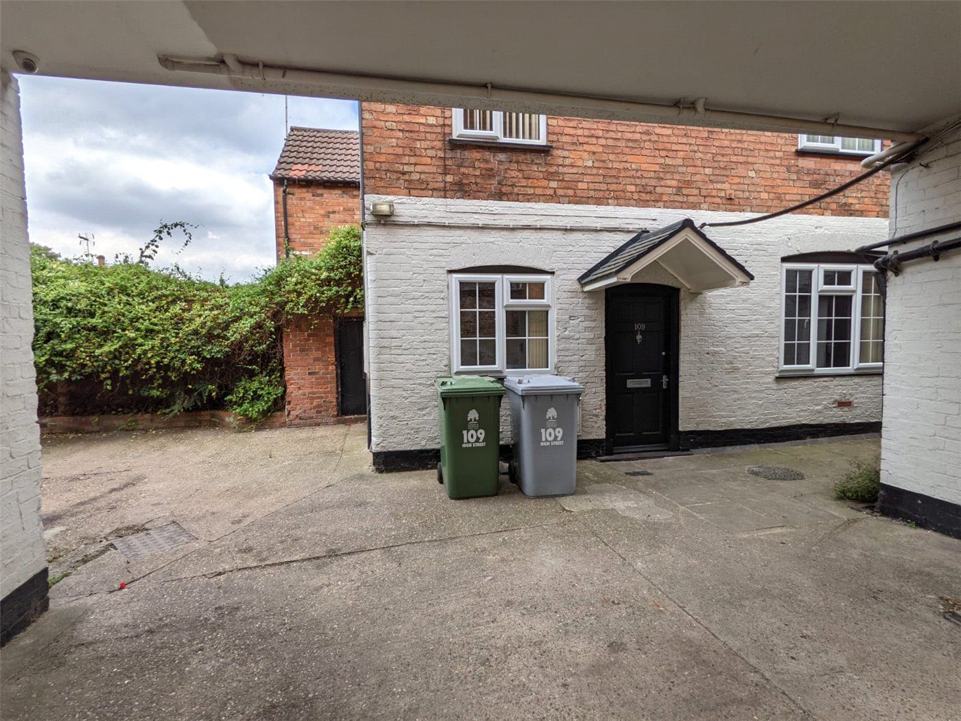 5 bed semidetached house to rent in High Street, Collingham, Newark