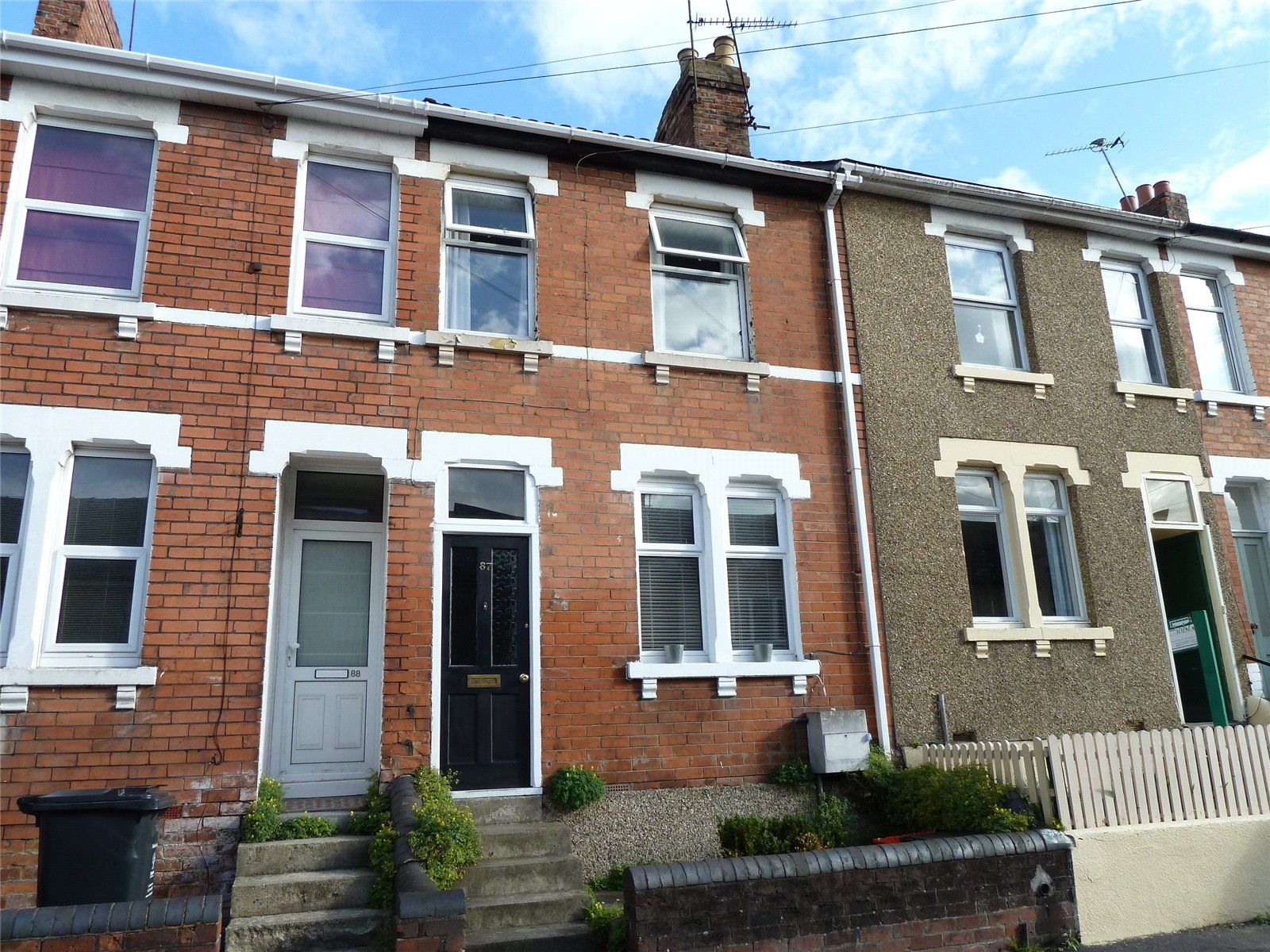 2 bed terraced house to rent in Radnor Street, Old Town, Swindon