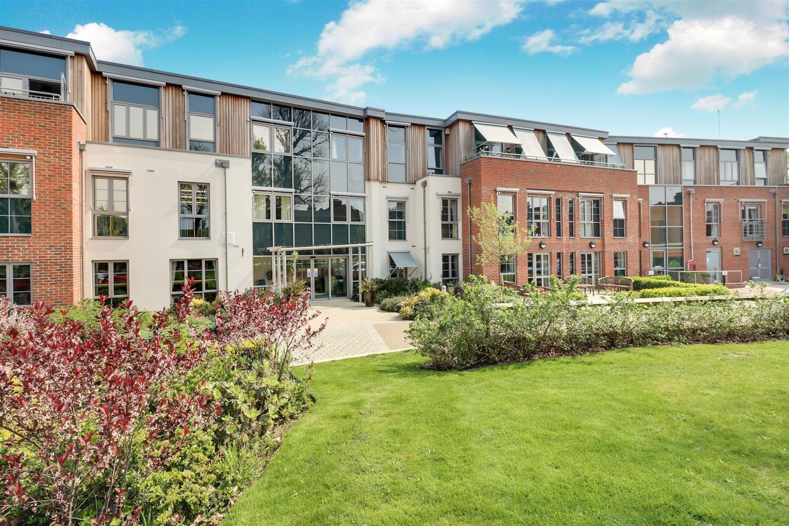 2 bed flat for sale in Liberty House, Kingston Road, Raynes Park