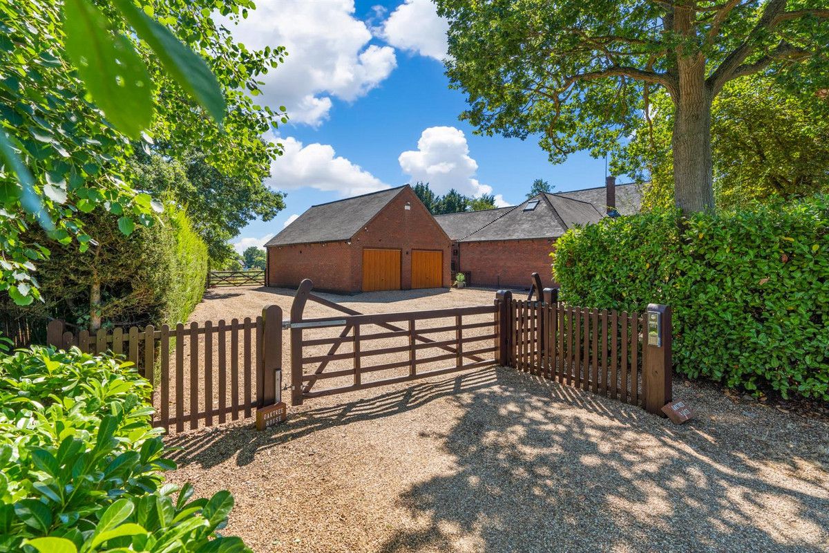 5 bed detached house for sale in Bascote Heath, Southam, Warwickshire