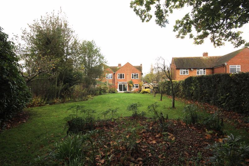 4 bed semidetached house for sale in Lealands Avenue, Leigh, Tonbridge