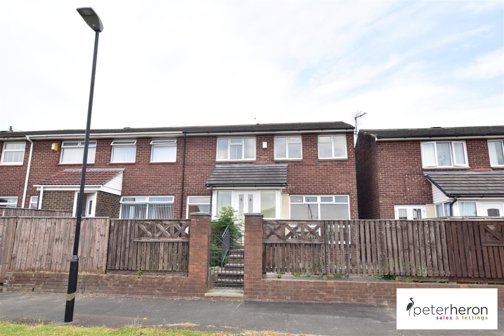 3 bed linkdetached house to rent in Wendover Close, Witherwack