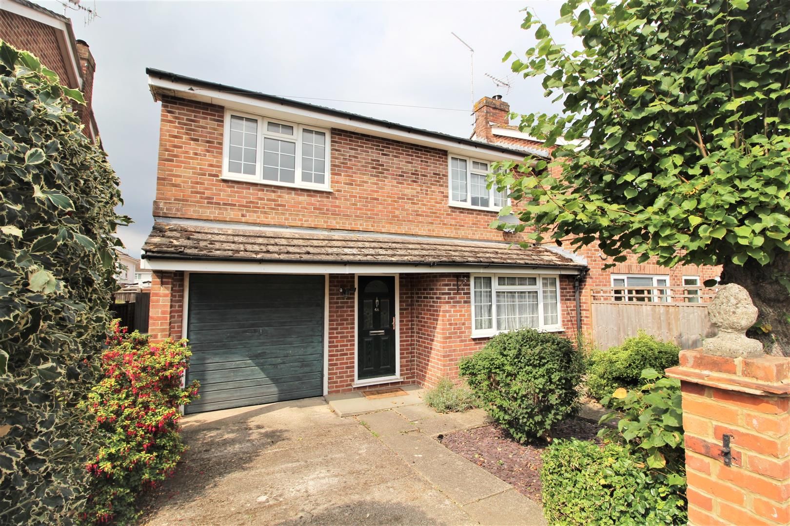 3 bed semidetached house for sale in Victoria Road, Tilehurst, Reading