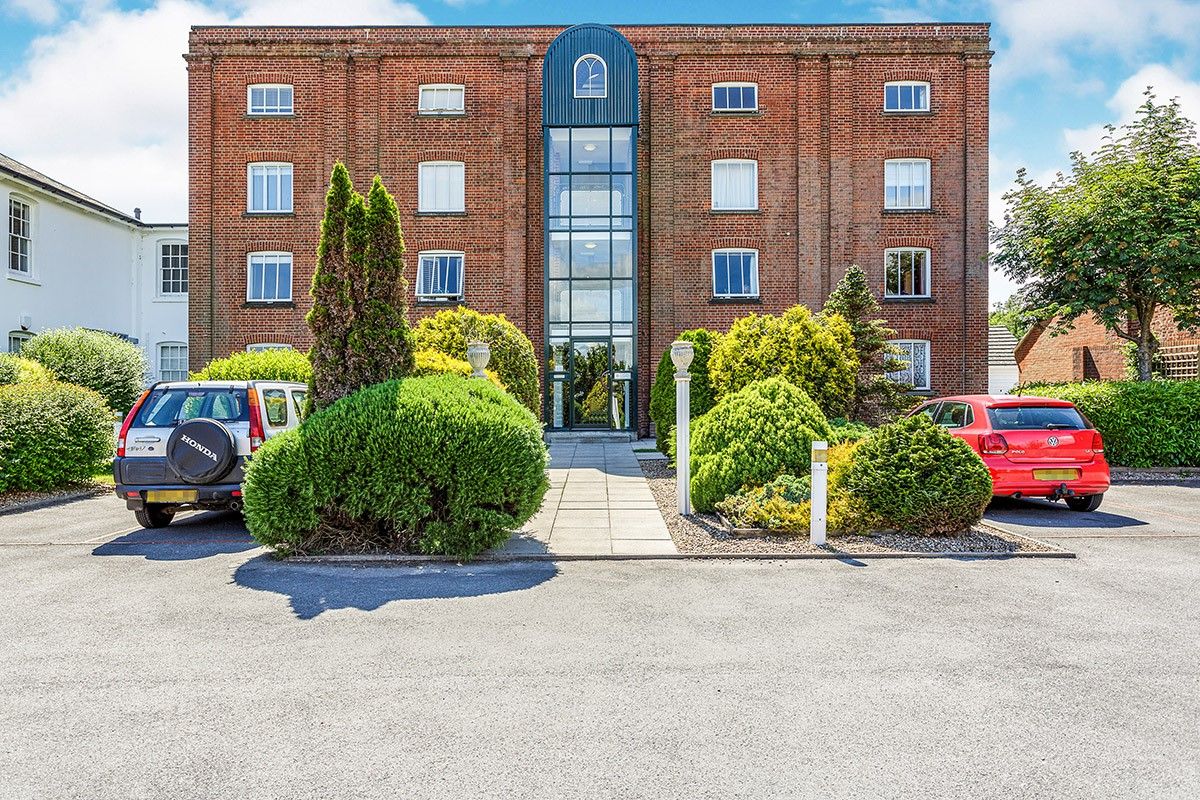 2 bed flat to rent in Lower Quay, Fareham, Hampshire PO16 Zoopla