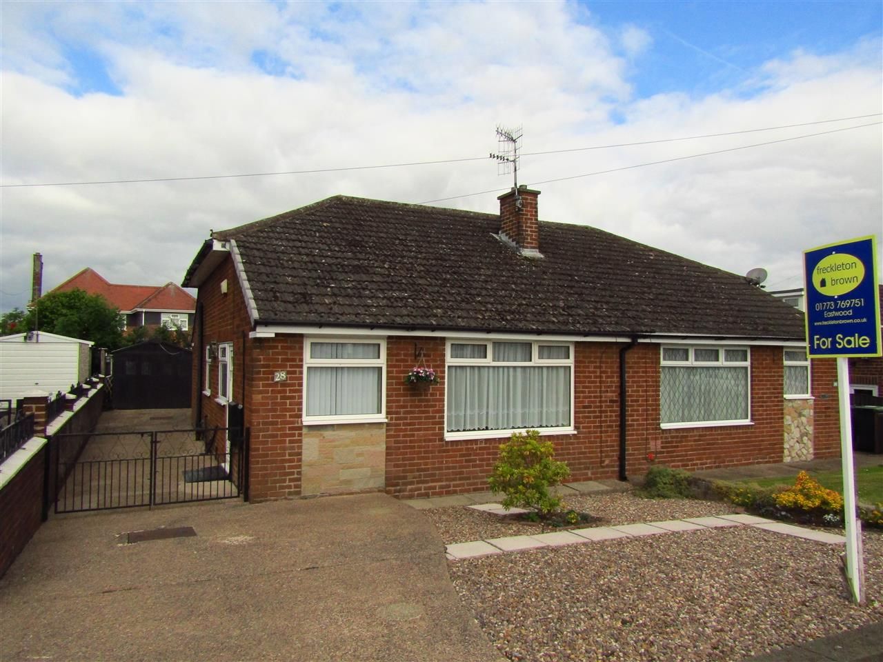 2 bed semidetached bungalow for sale in Kent Road, Giltbrook