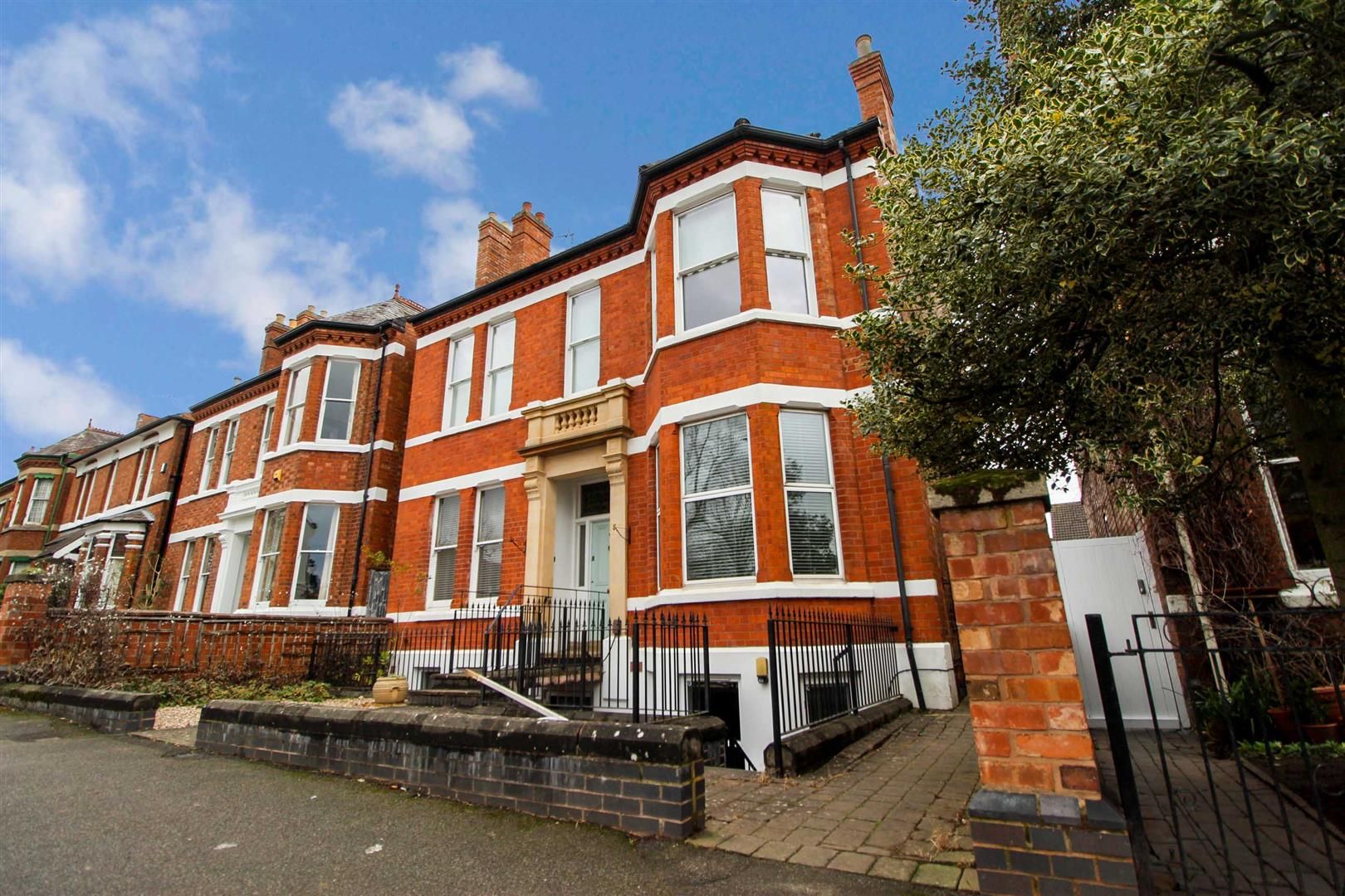 2 bed flat for sale in Lillington Road, Royal Leamington Spa, Town