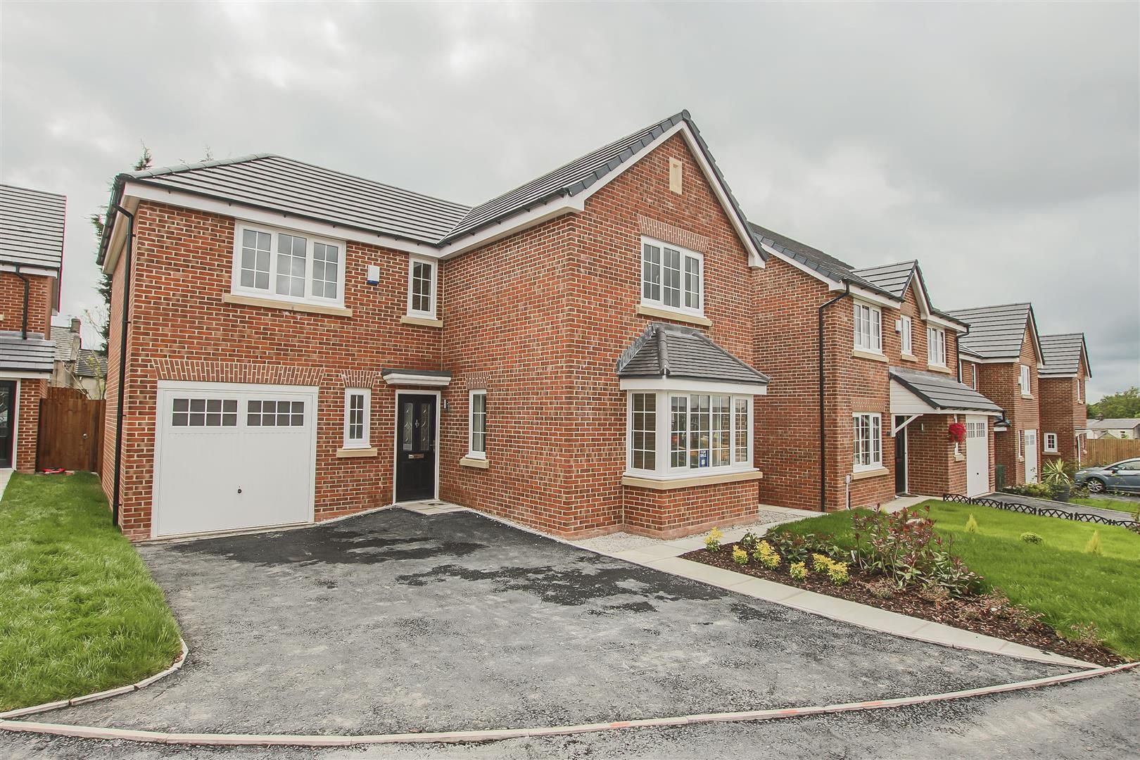 4 bed detached house for sale in Swallowfields, School Lane, Guide