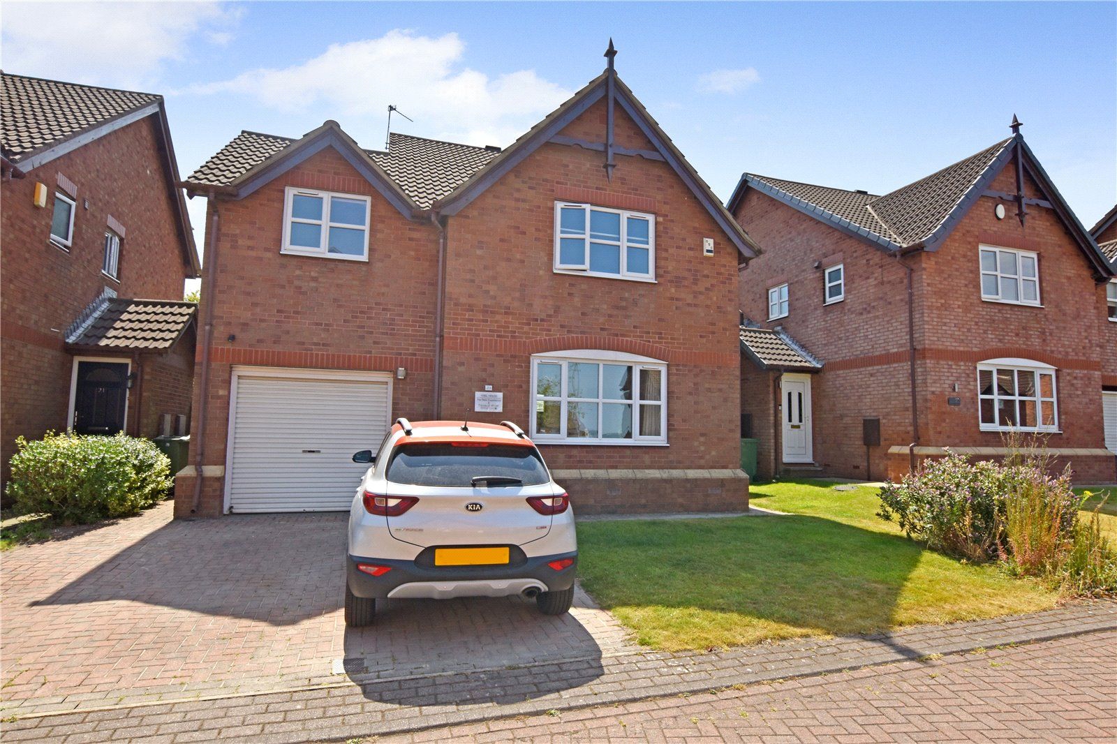 4 bed detached house for sale in Moor Knoll Drive, East Ardsley