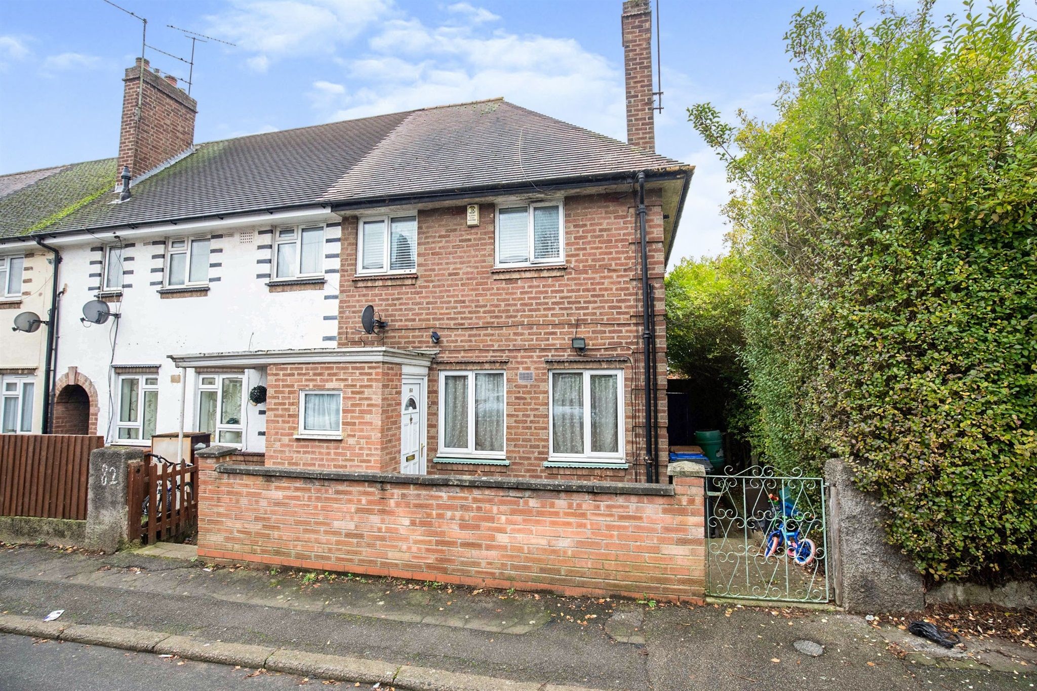 2 bed end terrace house for sale in Danefield Road, Abington