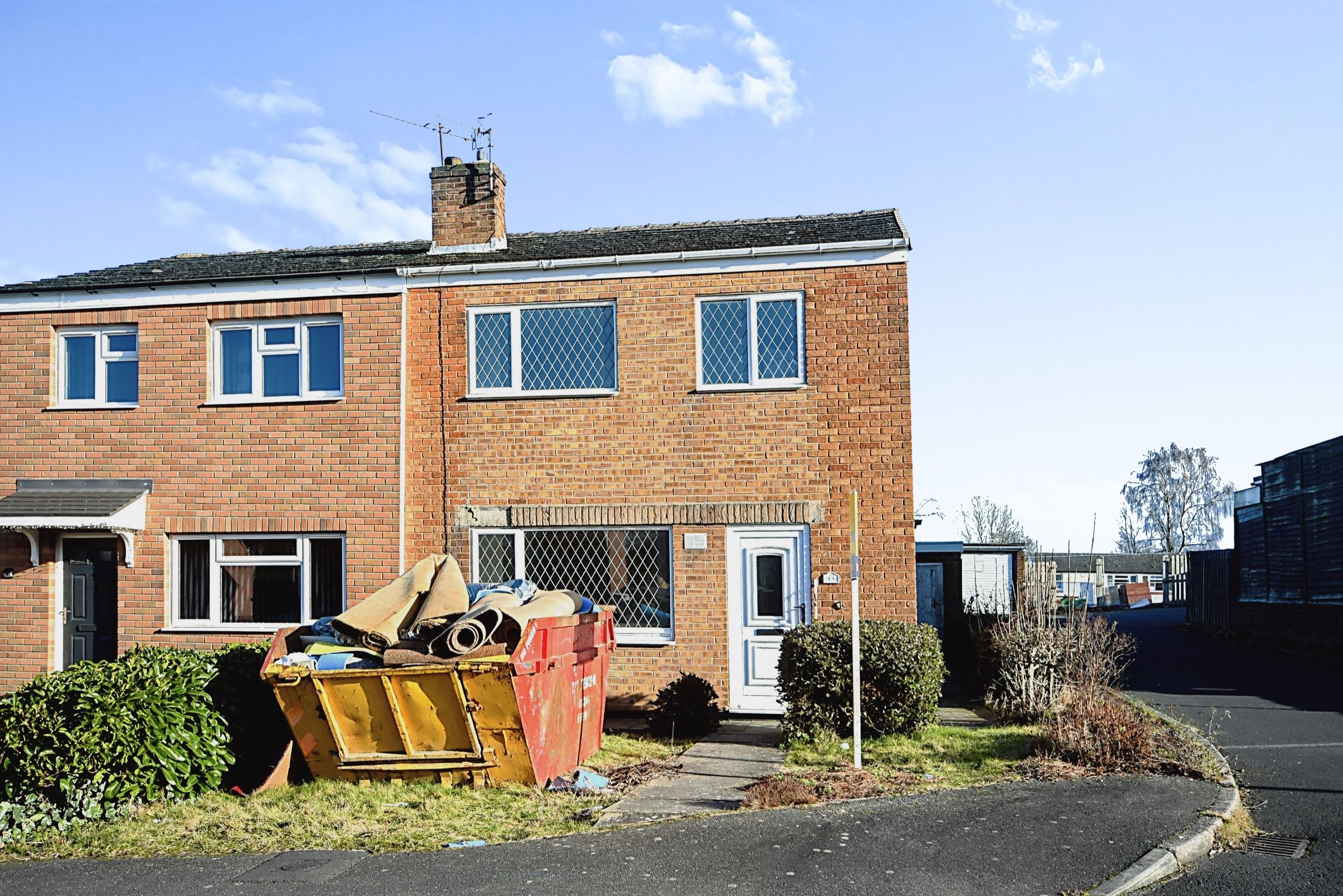 3 bed semidetached house for sale in Paisley Close, Staveley