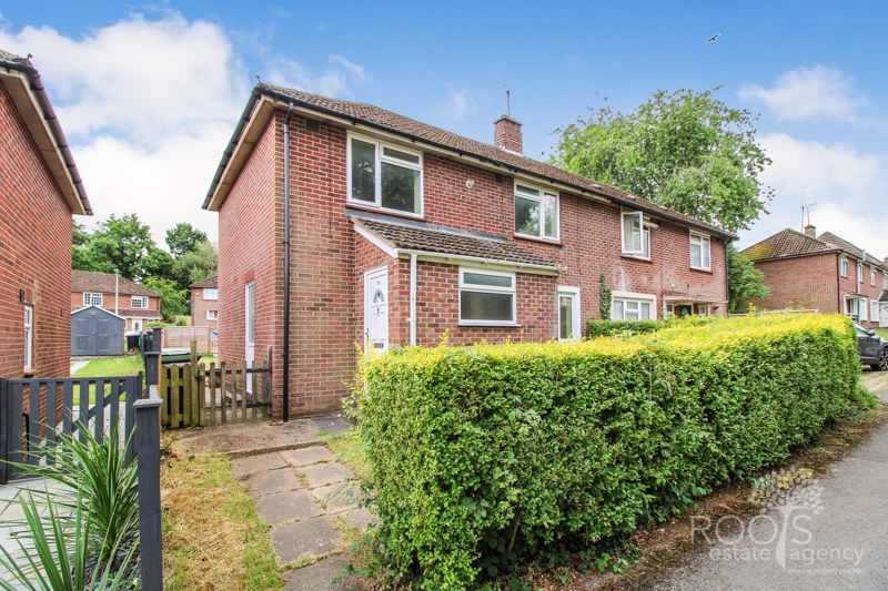 3 bed semidetached house for sale in Elizabeth Avenue, Newbury RG14 Zoopla