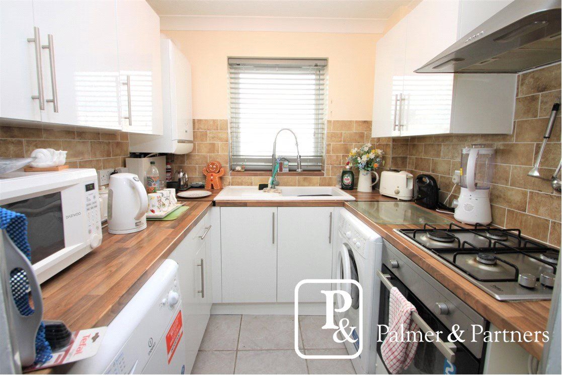 2 bed flat for sale in Marine Parade East, ClactonOnSea, Essex CO15