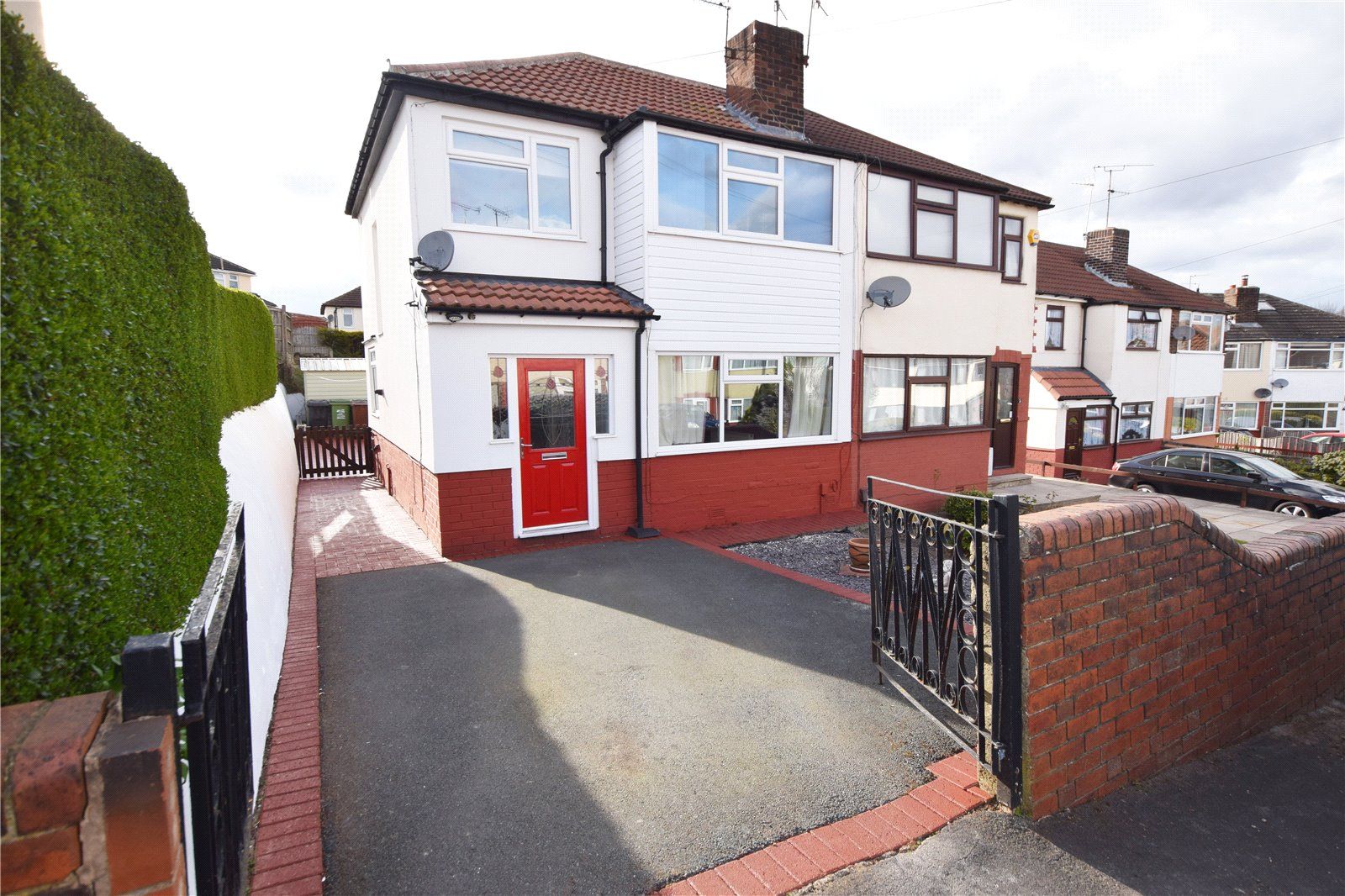 3 bed semidetached house for sale in Southleigh Gardens, Leeds, West