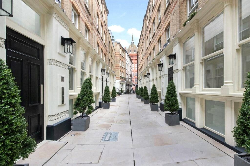 3 bed flat to rent in Dyers Building, Holborn, London EC1N Zoopla